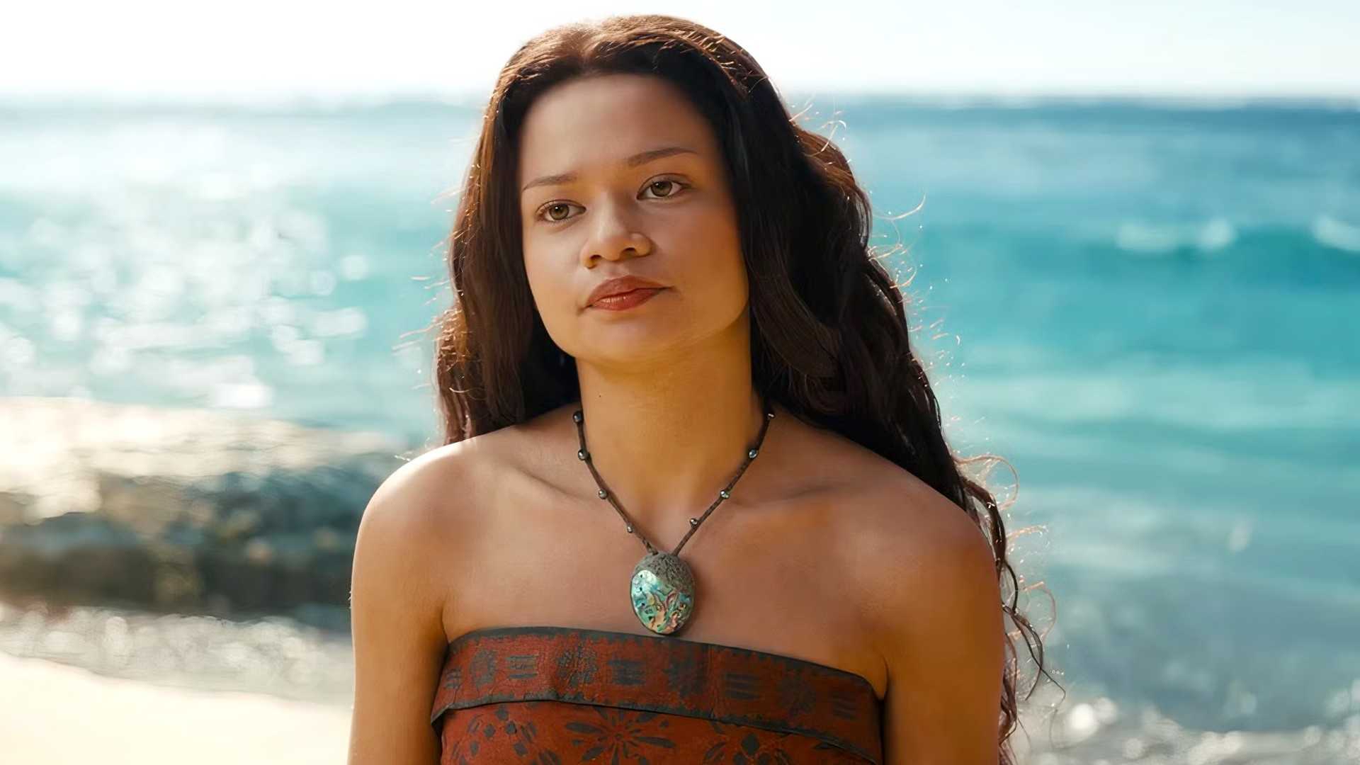 Moana olhando para Maui no remake live-action da Disney