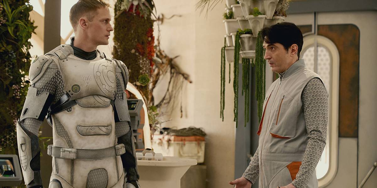 Murderbot e Gurathin discutindo em Murderbot.
