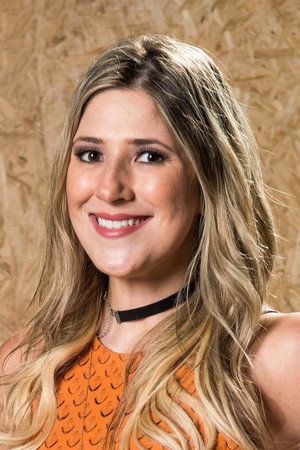 Dani Calabresa como Roberta em Um Pai em Apuros