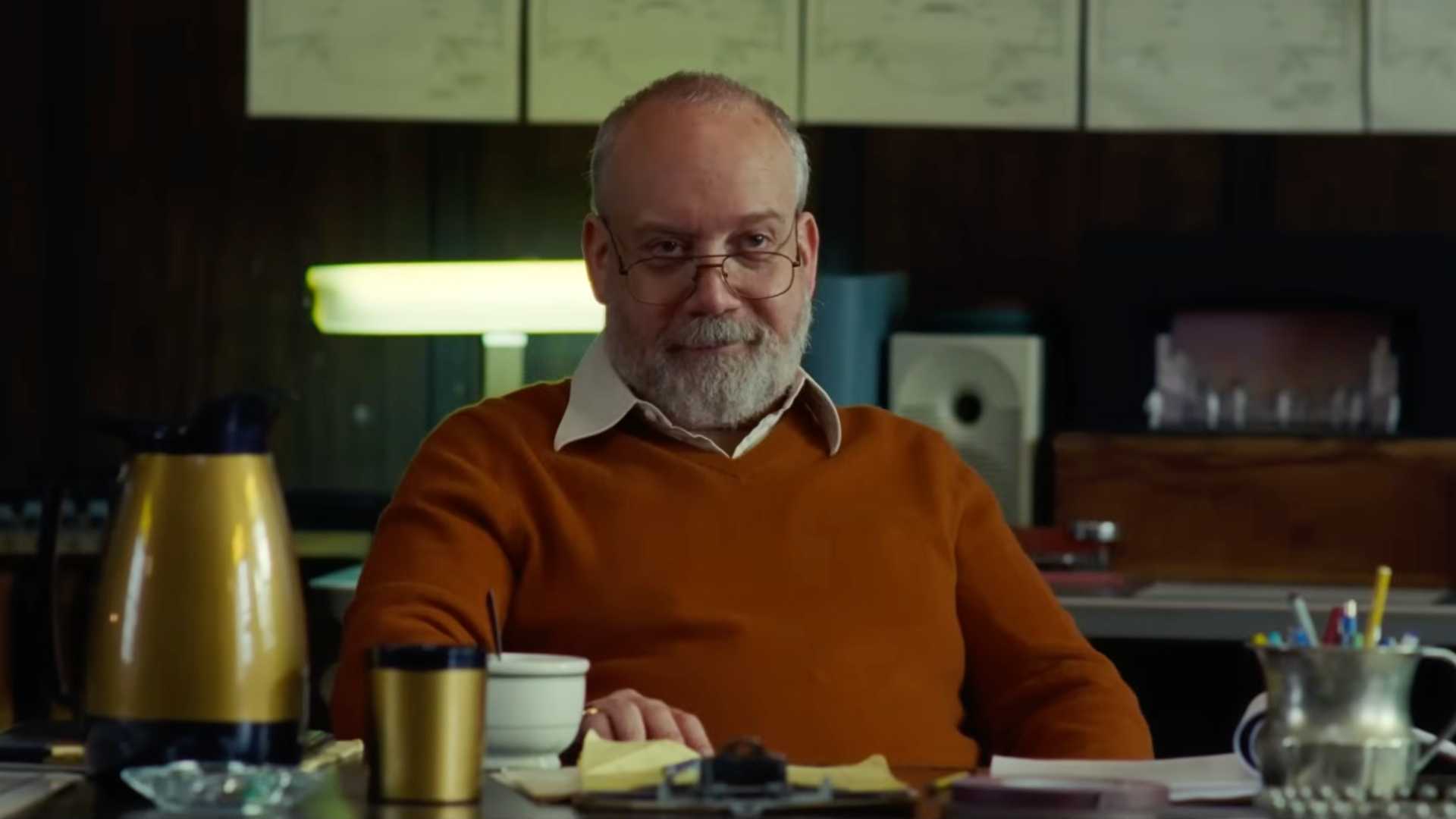 Paul Giamatti assistindo audições em The Debut