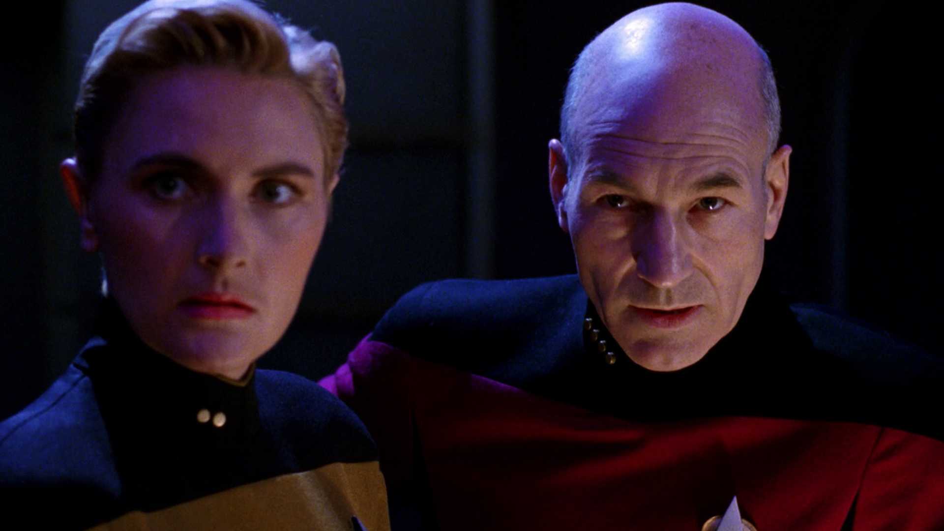 Picard e Tasha Yar de Star Trek TNG em Yesterday's Enterprise