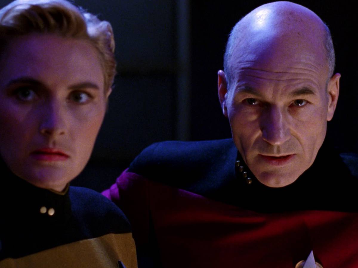 Cena de hospital psiquiátrico em Frame of Mind, Riker isolado sob luz fria e paredes metálicas