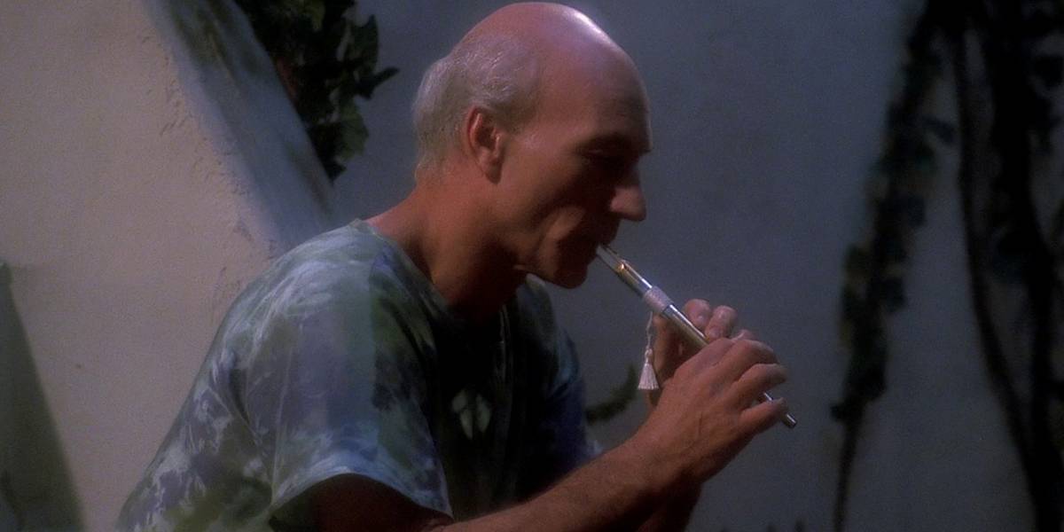 Picard toca flauta em Star Trek: The Next Generation 'The Inner Light'