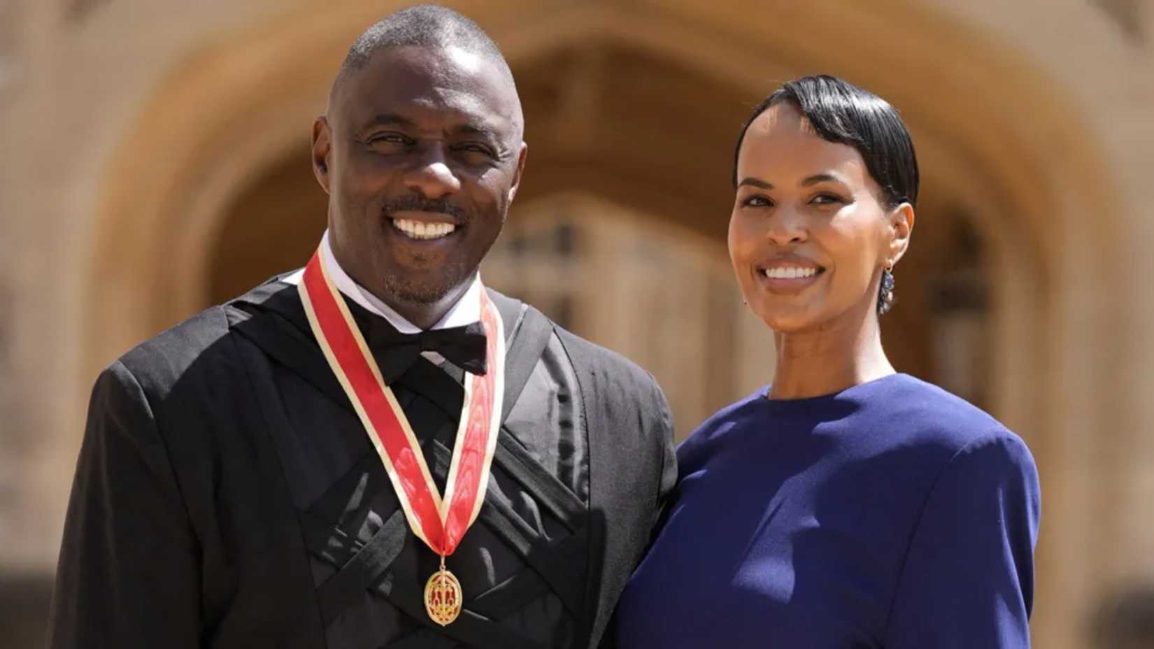 Idris Elba caracterizado como Duncan em Mestres do Universo, armadura tecnológica e visual de mentor de Eternia