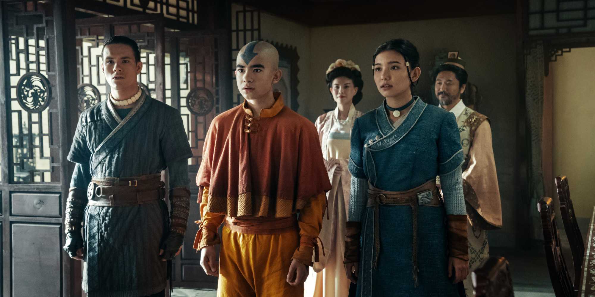 Sokka, Aang e Katara na casa dos Beifong na temporada 2 de Avatar The Last Airbender na Netflix