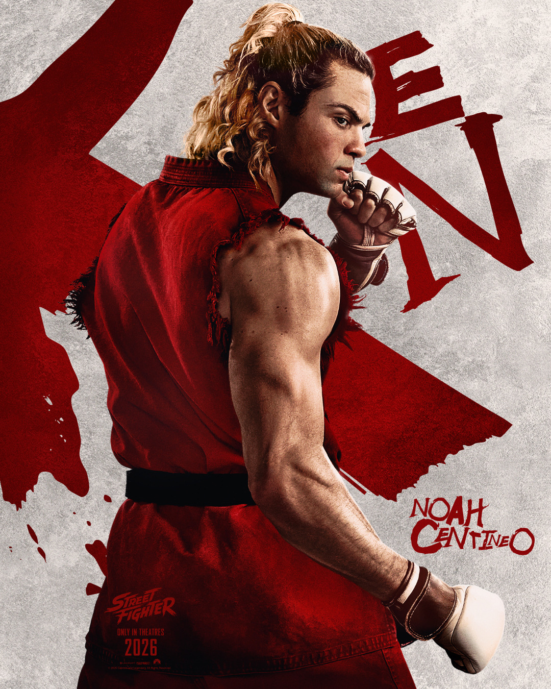 Logo do filme Street Fighter sobre fundo de arena de luta, com clima de pré-lançamento e luzes de torneio