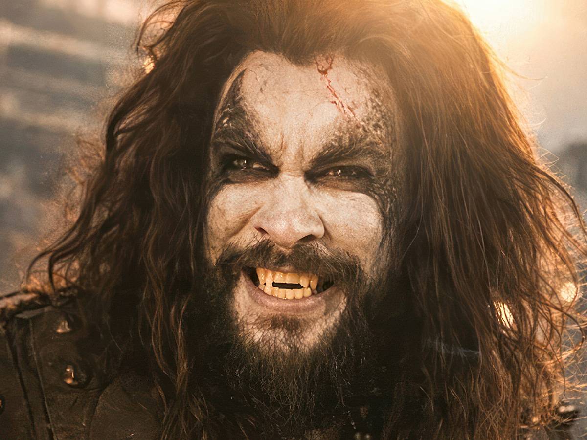 Milly Alcock como Supergirl ao lado de Jason Momoa como Lobo em cena promocional de Supergirl