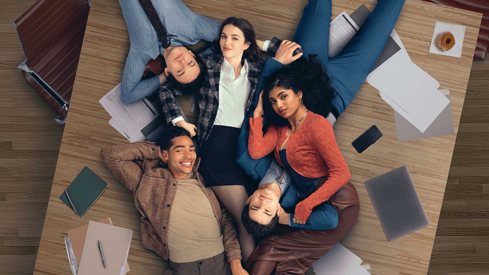 O elenco de Not Suitable for Work em uma foto promocional para o programa do Hulu