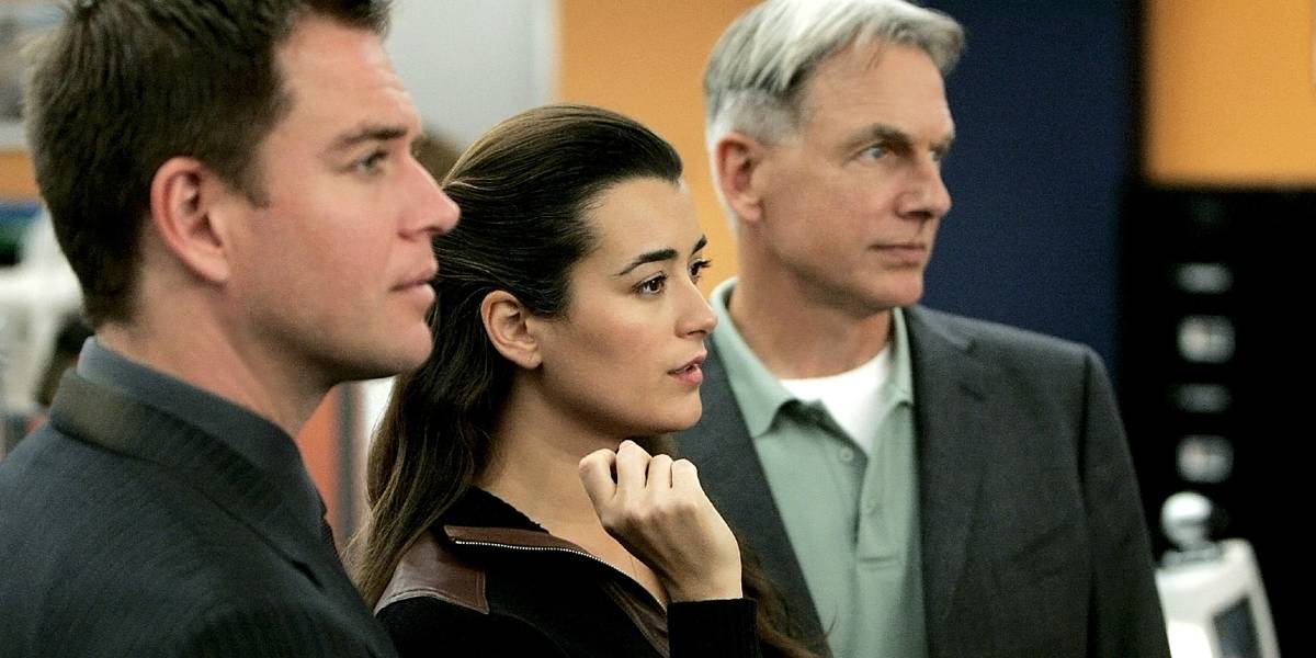 Tony DiNozzo, Ziva David e o Agente Leroy Jethro Gibbs examinam um caso em NCIS