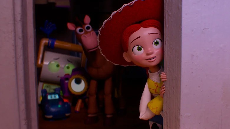 Woody e Jessie lado a lado em Toy Story 5, conversa emocional em cena interna