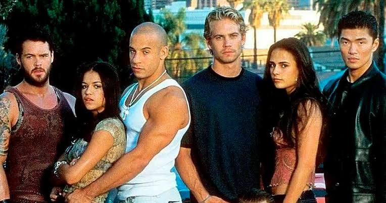 Poster oficial de Velozes e Furiosos de 2001 com Vin Diesel e Paul Walker em destaque