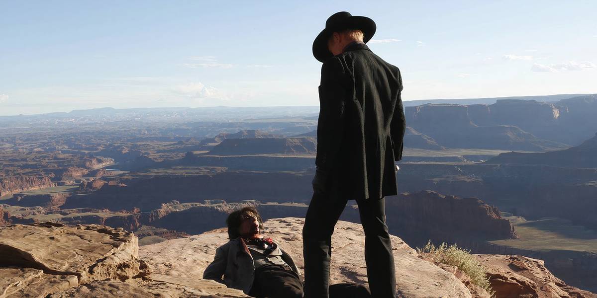 Ed Harris prestes a matar um homem no piloto de Westworld
