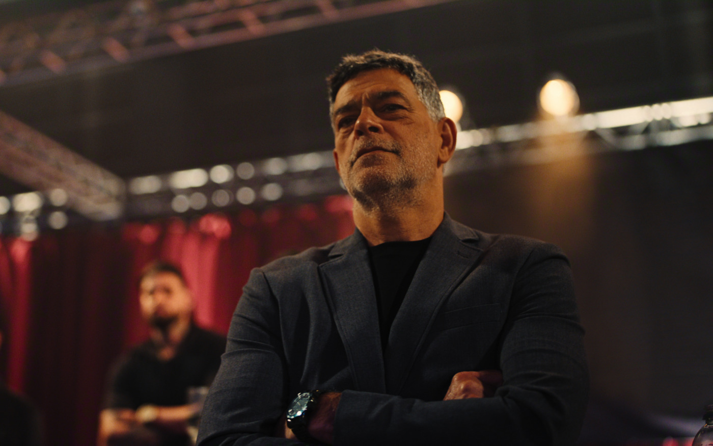 Claudia Raia, Eduardo Moscovis e Bianca Comparato em imagem oficial de Fúria, clima de thriller criminal