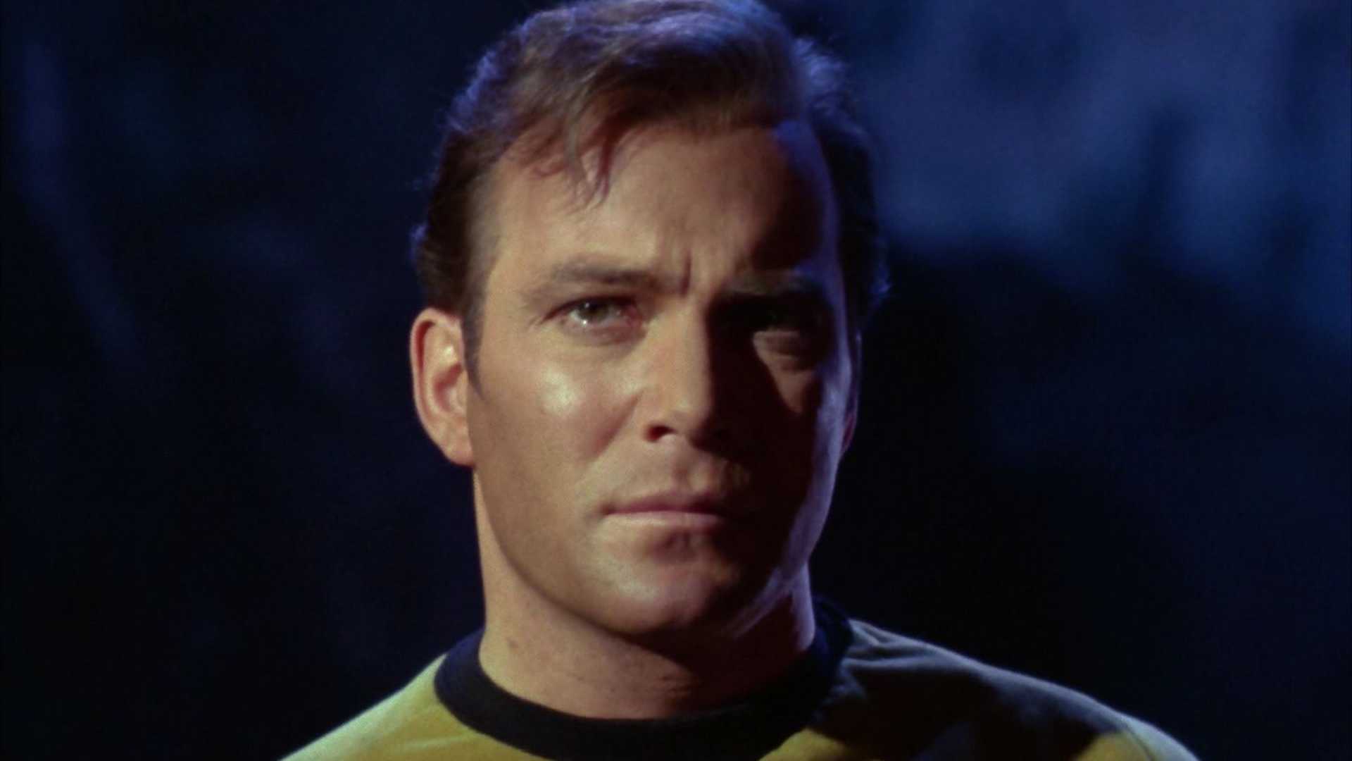Capitão Kirk desanimado