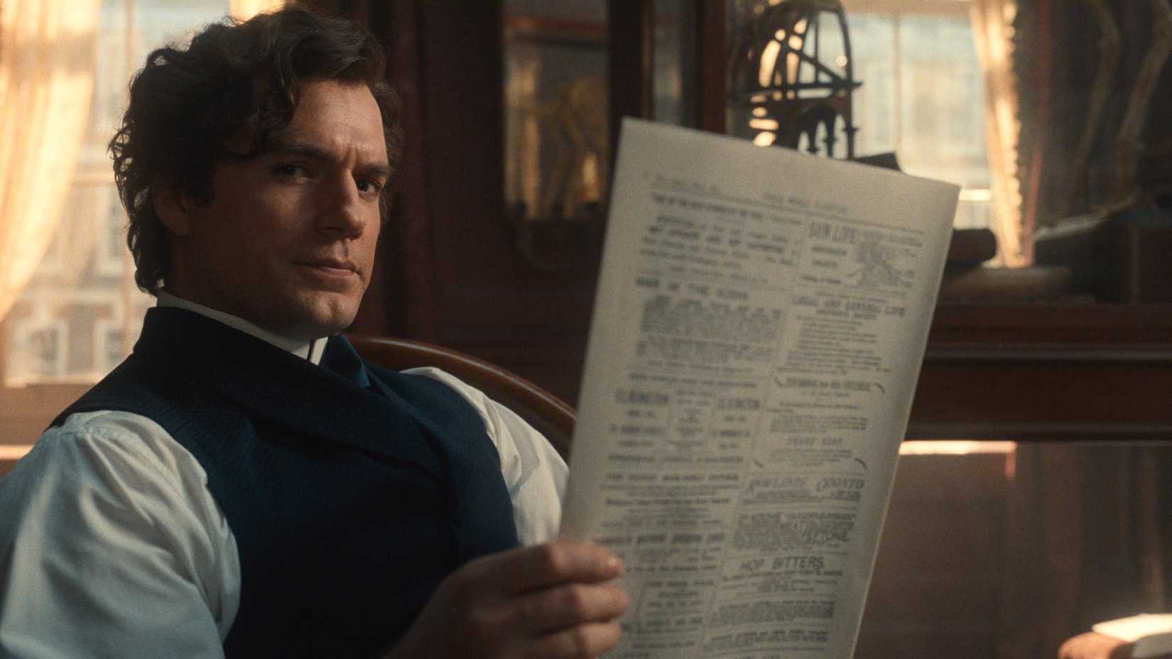 Henry Cavill como Sherlock Holmes em cena dramática de Enola Holmes 3, com clima mais sombrio