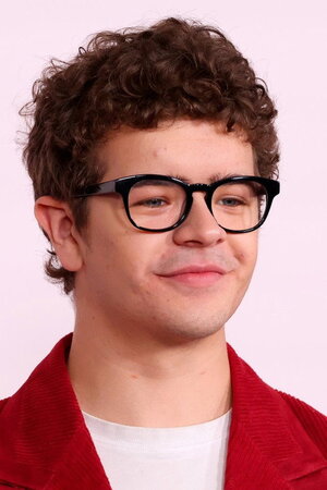 Gaten Matarazzo como Dustin Henderson em Stranger Things